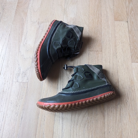 Sorel Green and orange waterproof boots size 8 - Picture 1 of 7